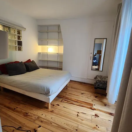 Charming Canal Saint-martin Republique Paris