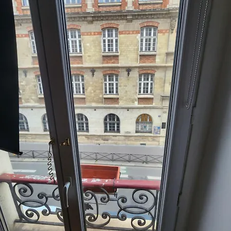 Charming Canal Saint-martin Republique * Paris