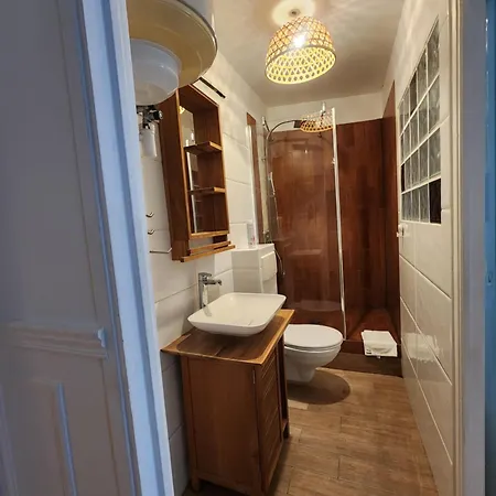 Charming Canal Saint-martin Republique * Paris