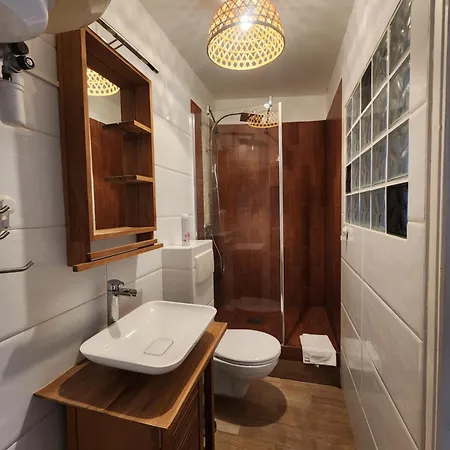 Charming Canal Saint-martin Republique